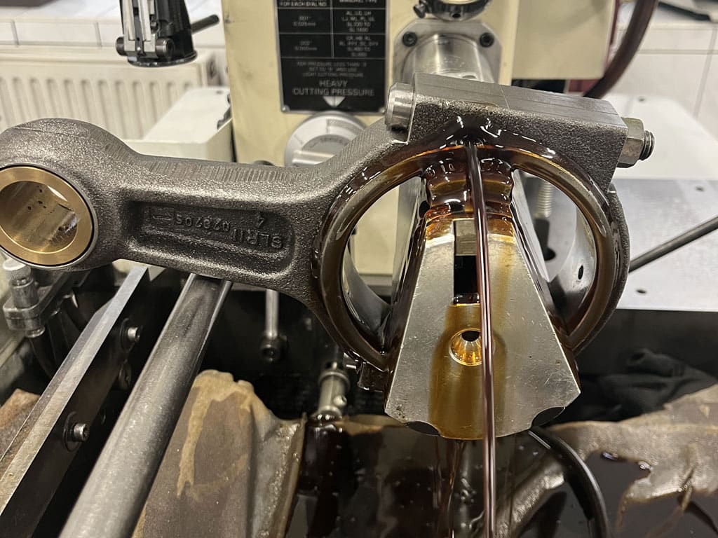Big-end connecting rod honing
